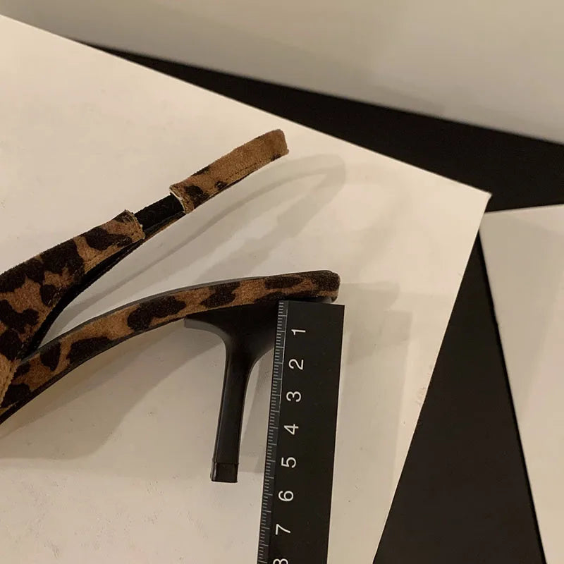 Elegante Slingback-Pumps mit Leopardenmuster